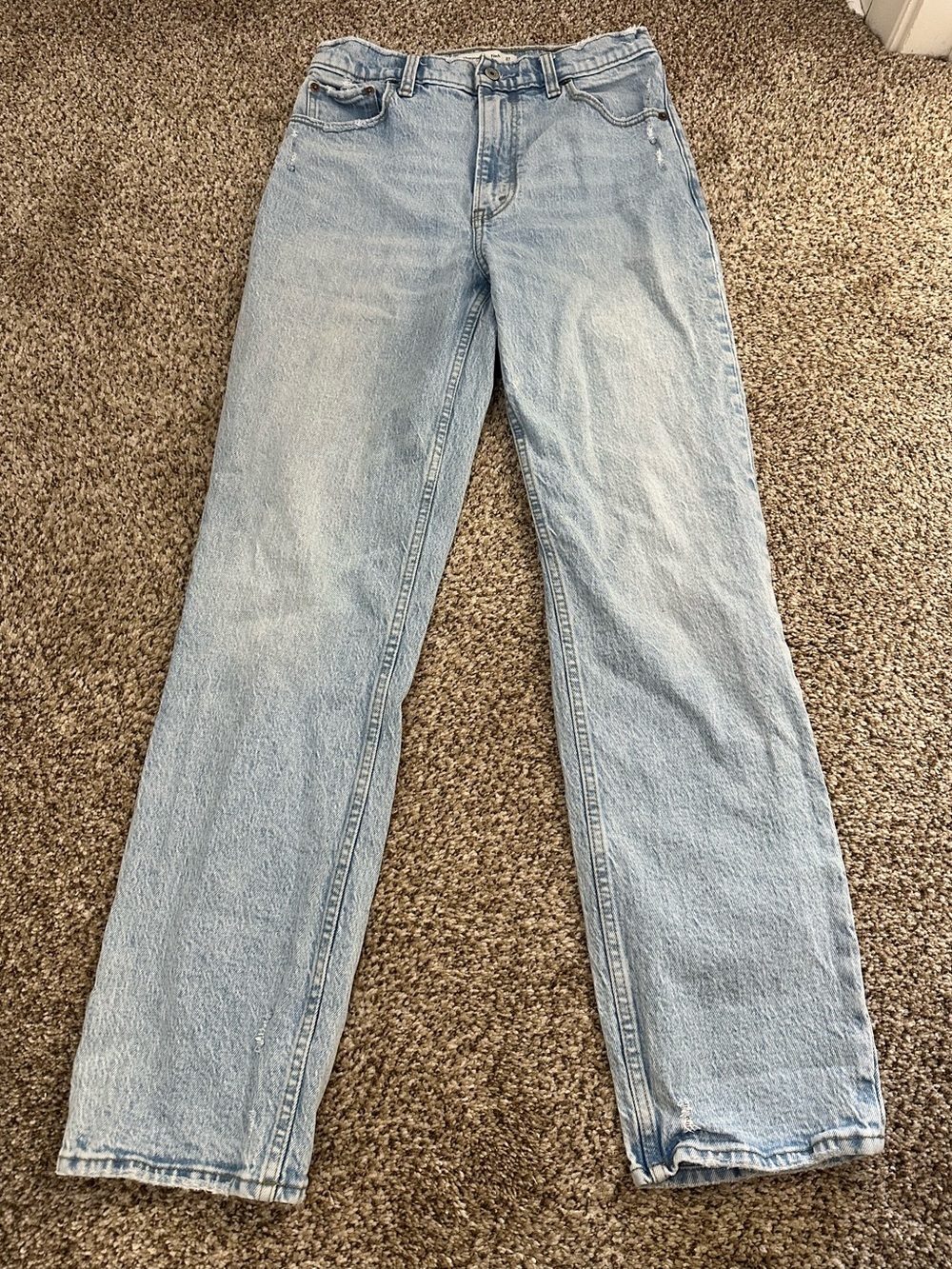Abercrombie The 90’s Straight Ultra High Rise Jeans in Light Wash